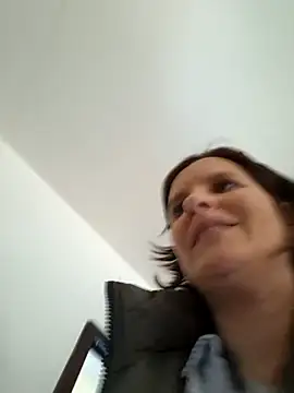 Piediniecollant online show from April 22, 2026, 10:11 am