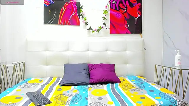 ahsly78alejandro online show from November 13, 2025, 12:53 pm