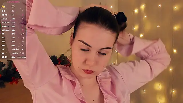 Snapshot of LoreeScialdone chatting on December 21, 2025, 9:04 pm LoreeScialdone online show from December 21, 2025, 9:04 pm