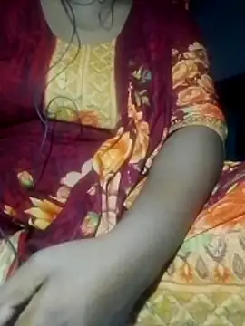 Snapshot of Liza0103 chatting on May 11, 2026, 5:43 pm Liza0103 online show from May 11, 2026, 5:43 pm