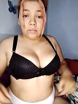 emely kiss  online show from November 9, 2025, 2:04 am