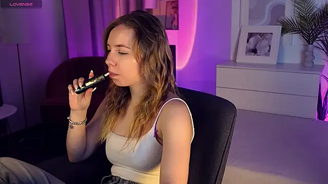 Snapshot of Nora_Miller chatting on November 30, 2025, 5:52 am Nora Miller online show from November 30, 2025, 5:52 am