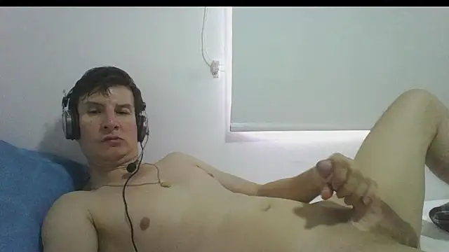 carliesexyman online show from November 17, 2025, 9:19 pm