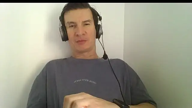 carliesexyman online show from November 19, 2025, 1:44 pm