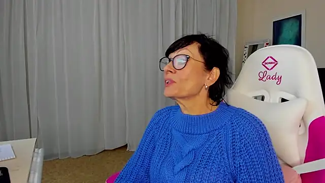 Snapshot of mollyflowss chatting on October 28, 2025, 12:04 pm mollyflowss online show from October 28, 2025, 12:04 pm