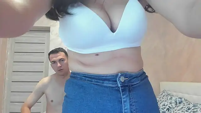 Snapshot of BustyVee99 chatting on November 7, 2025, 9:19 pm BustyVee99 online show from November 7, 2025, 9:19 pm