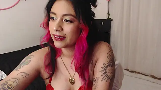 Snapshot of LikedPants01 chatting on November 10, 2025, 9:03 am LikedPants01 online show from November 10, 2025, 9:03 am