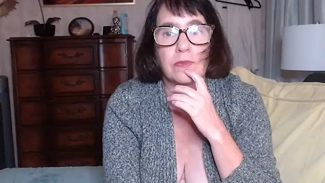 BigbustedBrenda online show from November 21, 2025, 7:02 pm