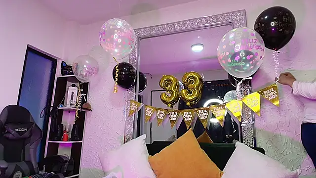 Snapshot of Natasha_Amber chatting on December 4, 2025, 1:43 pm Natasha Amber online show from December 4, 2025, 1:43 pm