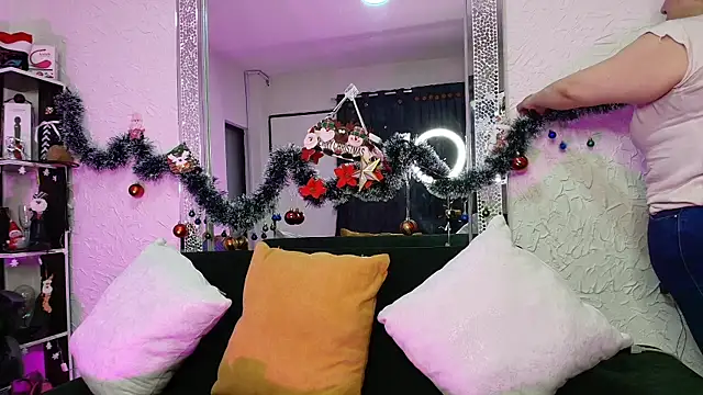 Snapshot of Natasha_Amber chatting on December 5, 2025, 2:59 pm Natasha Amber online show from December 5, 2025, 2:59 pm