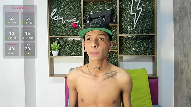 Snapshot of Max_Steell chatting on November 8, 2025, 6:06 am Max Steell online show from November 8, 2025, 6:06 am