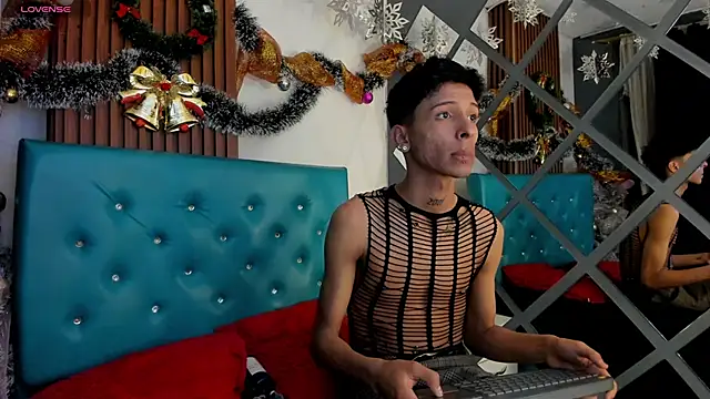 Snapshot of Max_Steell chatting on November 29, 2025, 4:01 am Max Steell online show from November 29, 2025, 4:01 am