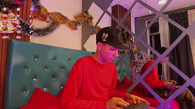 Snapshot of Max_Steell chatting on December 15, 2025, 11:31 pm Max Steell online show from December 15, 2025, 11:31 pm