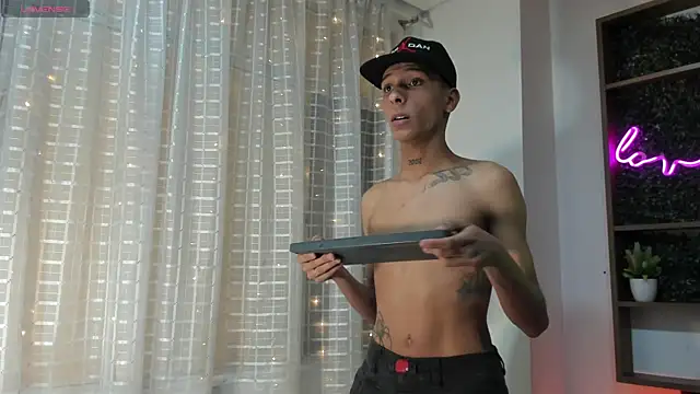 Snapshot of Max_Steell chatting on November 6, 2025, 2:26 am Max Steell online show from November 6, 2025, 2:26 am