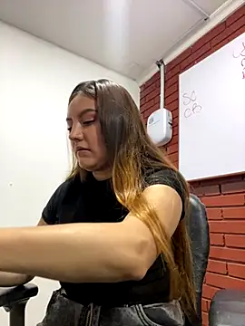 Snapshot of Adrimaretti chatting on November 18, 2025, 7:06 pm Adrimaretti online show from November 18, 2025, 7:06 pm