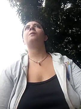 Camila-Valverde online show from February 15, 2026, 1:21 pm