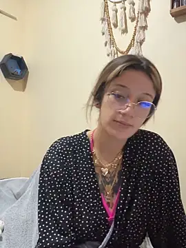 Snapshot of xsuusy chatting on October 28, 2025, 9:58 pm xsuusy online show from October 28, 2025, 9:58 pm