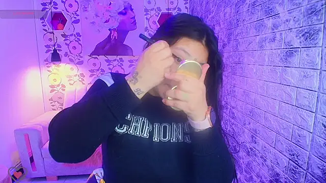 emmaa garciia online show from November 20, 2025, 3:29 am