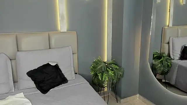 DakotaRussell  online show from November 16, 2025, 10:02 pm