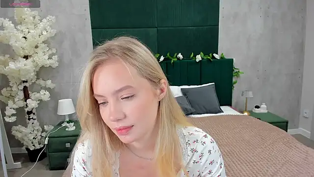 Melanie Ryer online show from November 14, 2025, 11:30 pm