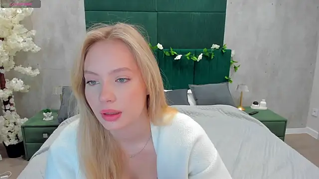 Melanie Ryer online show from November 11, 2025, 1:22 am