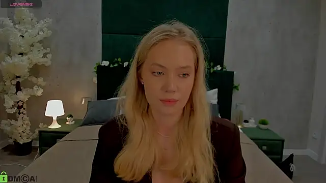 Melanie Ryer online show from November 28, 2025, 12:55 am