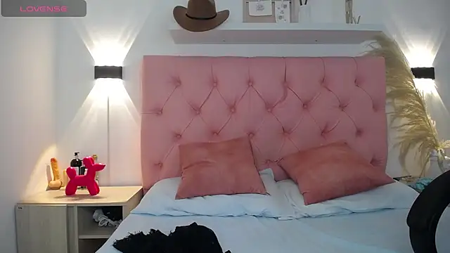 victoria 243 online show from December 15, 2025, 5:57 am