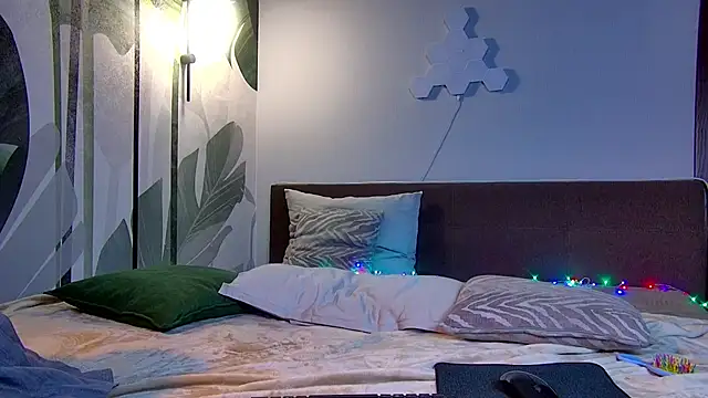 Snapshot of R_I_N_A chatting on November 26, 2025, 1:16 am R I N A online show from November 26, 2025, 1:16 am