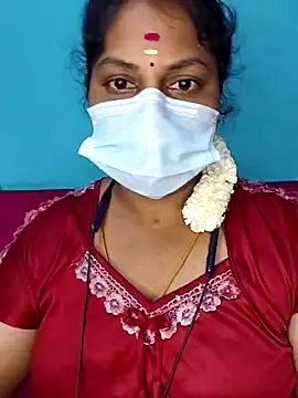 deepikasree143 online show from November 18, 2025, 7:50 pm