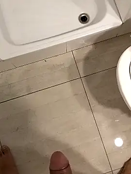 xoldie23 online show from April 18, 2026, 2:08 pm