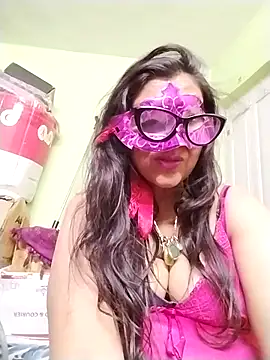 Snapshot of LOVE__RANI chatting on December 21, 2025, 6:04 am LOVE RANI online show from December 21, 2025, 6:04 am