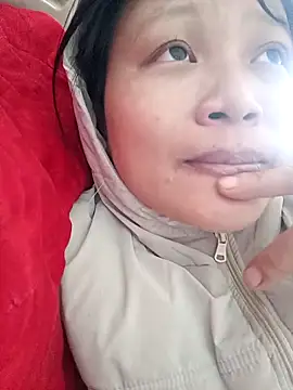 yoyo-mi online show from December 4, 2025, 3:05 am