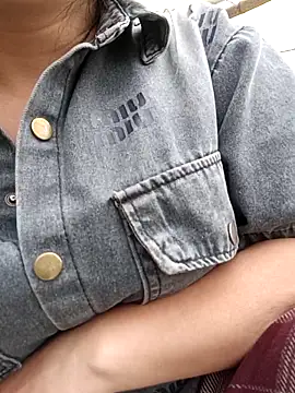 yoyo-mi online show from April 4, 2026, 9:49 am