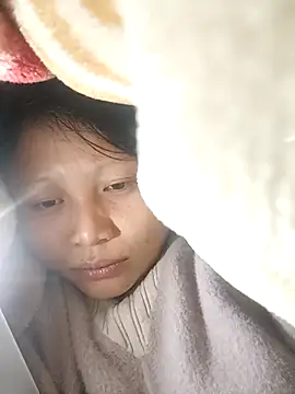 yoyo-mi online show from November 23, 2025, 3:05 am