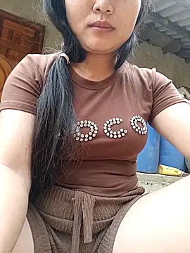 yoyo-mi online show from April 15, 2026, 2:17 am