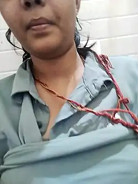 Snapshot of kaju_17 chatting on October 28, 2025, 2:27 pm kaju 17 online show from October 28, 2025, 2:27 pm