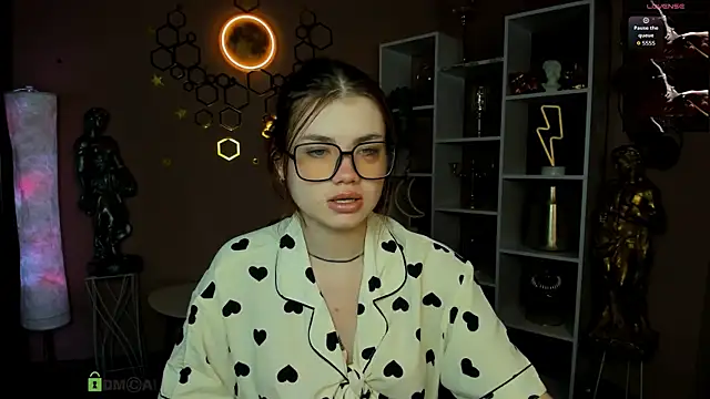 Snapshot of isabel_wave chatting on April 15, 2026, 7:58 pm isabel wave online show from April 15, 2026, 7:58 pm