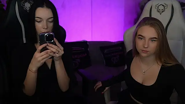 Snapshot of Ariella_Star chatting on November 27, 2025, 8:26 am Ariella Star online show from November 27, 2025, 8:26 am