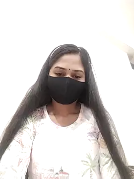 Green LaDY66 online show from November 26, 2025, 10:26 am