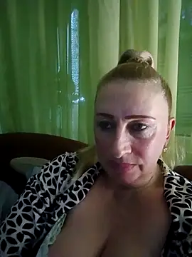 Esenia505 online show from November 4, 2025, 12:20 pm