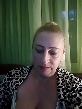 Esenia505 online show from November 5, 2025, 3:48 pm