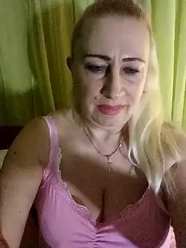 Esenia505 online show from February 5, 2026, 8:37 pm