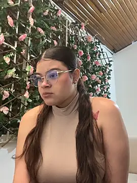 Snapshot of Tharafresneda_ chatting on October 30, 2025, 12:03 pm Tharafresneda  online show from October 30, 2025, 12:03 pm