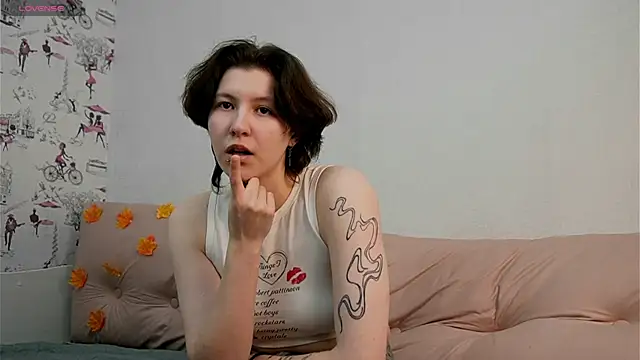 Snapshot of _t_a_t_u chatting on November 2, 2025, 1:05 pm  t a t u online show from November 2, 2025, 1:05 pm