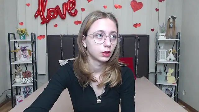 TracyLll online show from February 20, 2026, 6:10 am