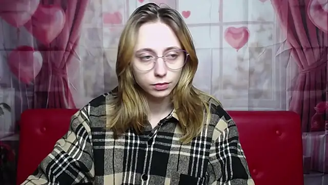 TracyLll online show from February 17, 2026, 12:57 pm