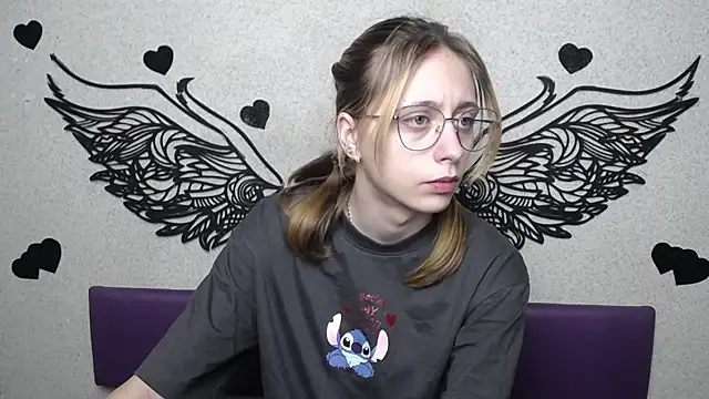 TracyLll online show from February 28, 2026, 6:13 am