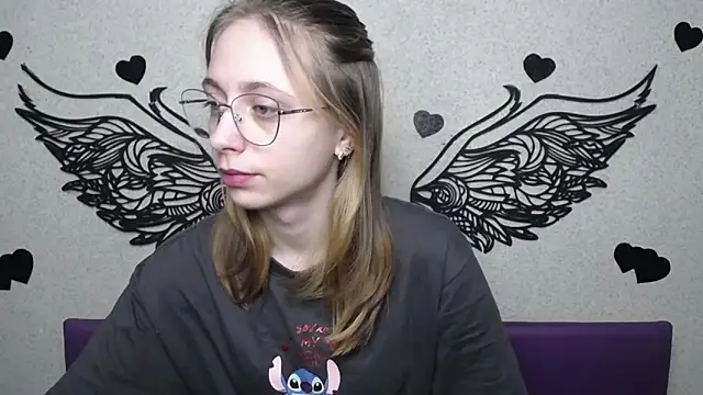 TracyLll online show from March 7, 2026, 5:58 am