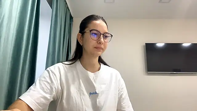 Snapshot of Allisgree chatting on November 12, 2025, 6:17 am Allisgree online show from November 12, 2025, 6:17 am