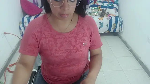 Snapshot of Alanafire chatting on December 2, 2025, 3:58 pm Alanafire online show from December 2, 2025, 3:58 pm